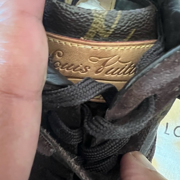 AUTHENTIC LOUIS VUITTON SNEAKERS SIZE 7.5 MEN OR 9.5/10 WOMEN VERY GOOD VINTAGE - Picture 3 of 13